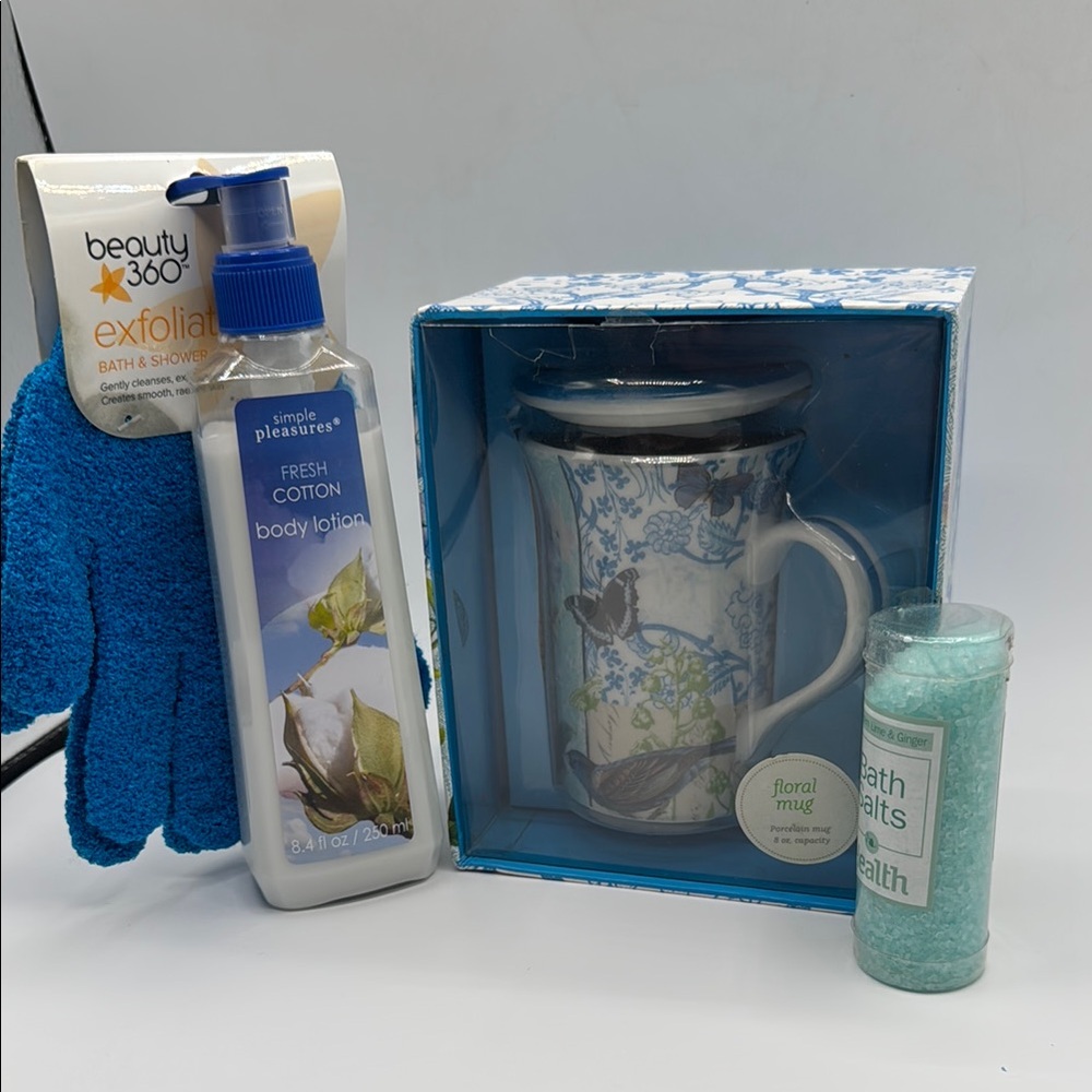 Barnes & Noble Blue Dining Mug with lid NIB Body Lotion, exfoliating glove NEW